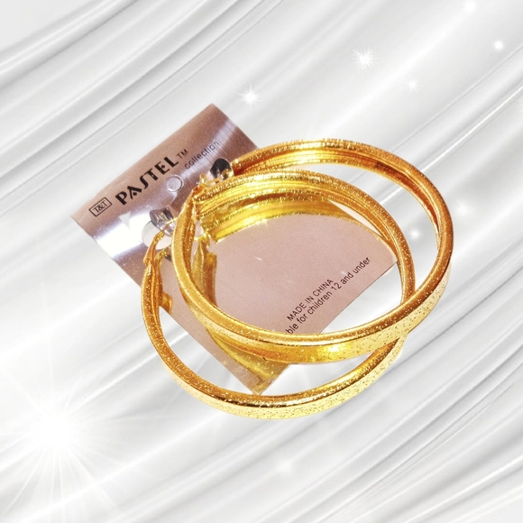 🎄10/$20. Pastel~ Huge Gold Tone Round Earrings - Picture 2 of 4